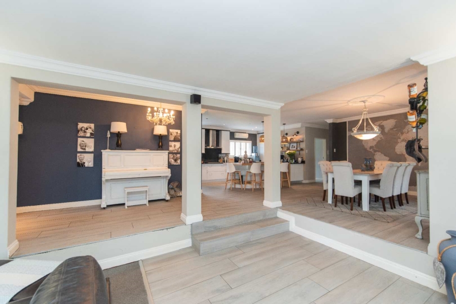 8 Bedroom Property for Sale in Summerstrand Eastern Cape